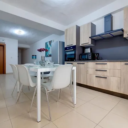 Tigne Suites מלון דירות סליאמה