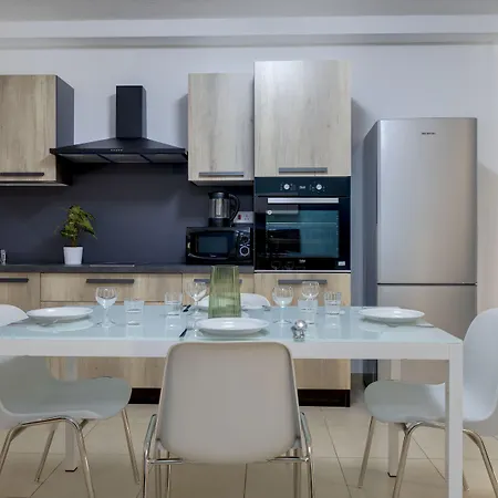 מלון דירות Tigne Suites 4*